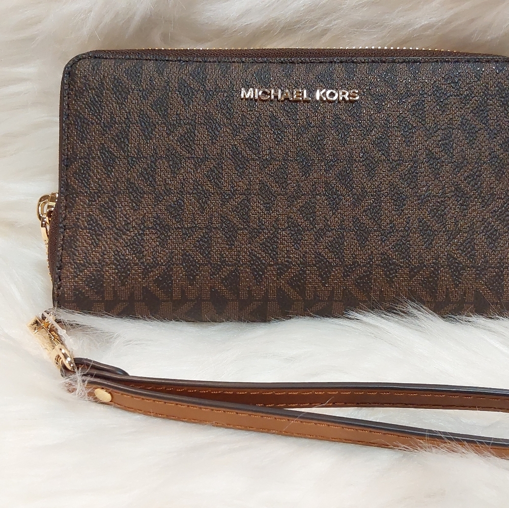 Signature Jet Set Flat Multifunction Phone Case/ wristlet - Picture 9 of 9